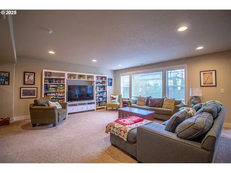 16894 SW Snowdale Street Beaverton OR 97007