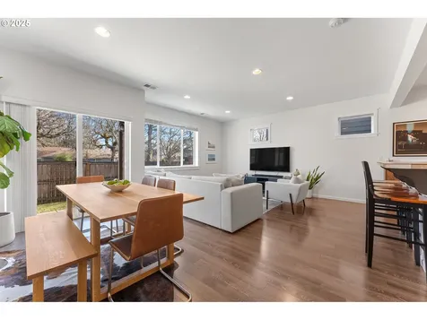 8550 SW Schmidt Loop Portland OR 97224