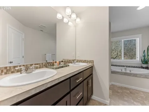 8550 SW Schmidt Loop Portland OR 97224