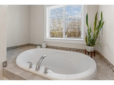 8550 SW Schmidt Loop Portland OR 97224