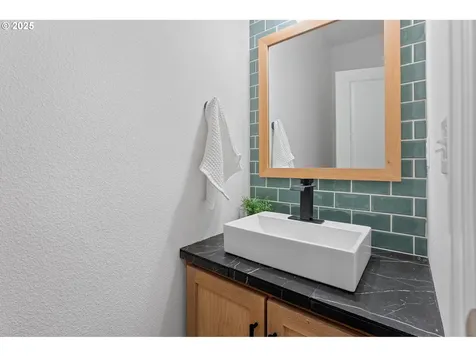 8550 SW Schmidt Loop Portland OR 97224