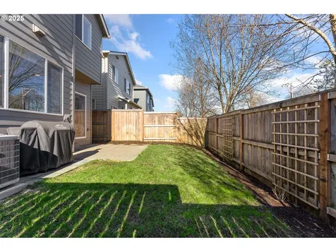 8550 SW Schmidt Loop Portland OR 97224