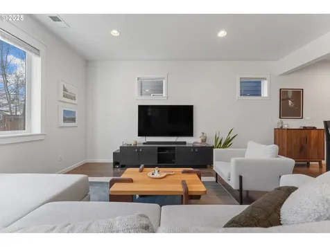 8550 SW Schmidt Loop Portland OR 97224