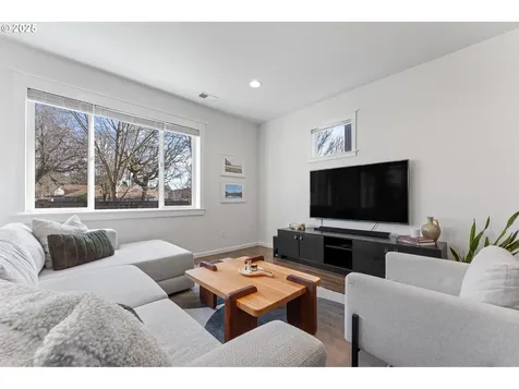 8550 SW Schmidt Loop Portland OR 97224