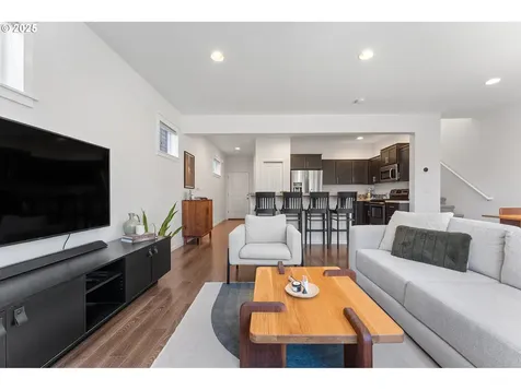 8550 SW Schmidt Loop Portland OR 97224