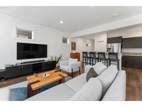 8550 SW Schmidt Loop Portland OR 97224