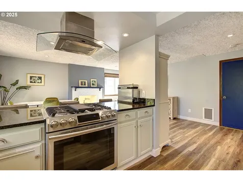 9211 NW 17th Avenue Vancouver WA 98665