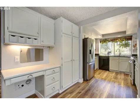 9211 NW 17th Avenue Vancouver WA 98665