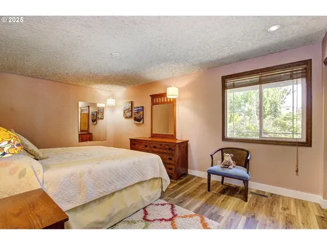 9211 NW 17th Avenue Vancouver WA 98665