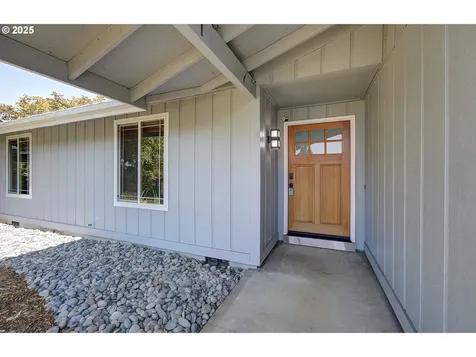 9211 NW 17th Avenue Vancouver WA 98665