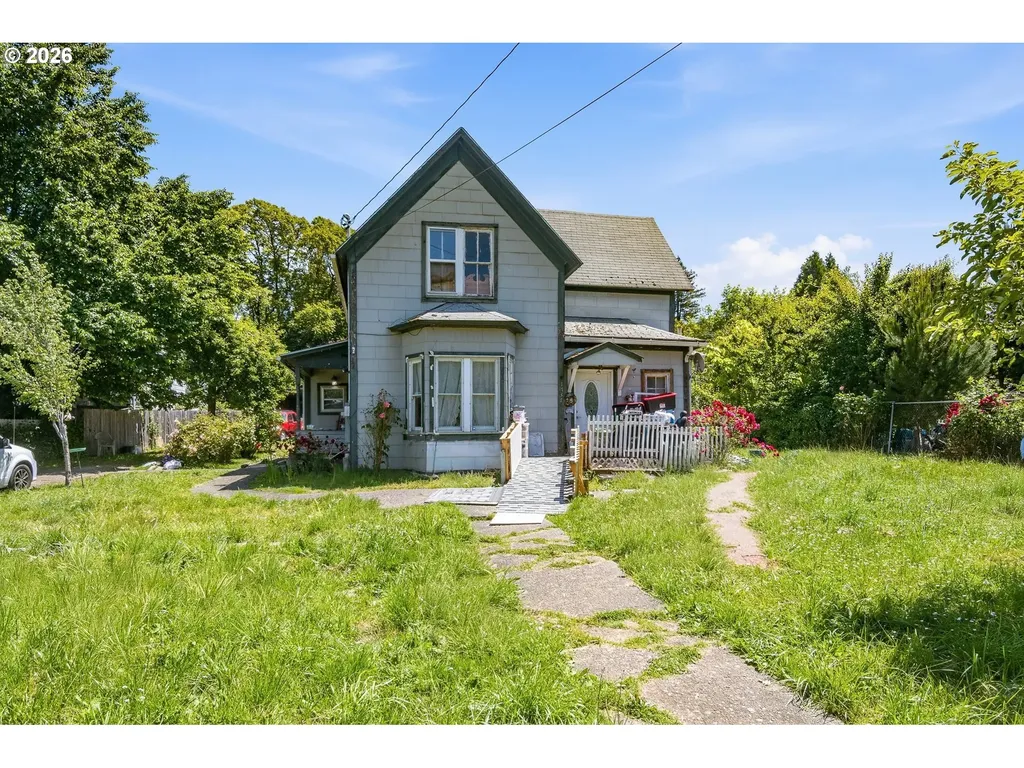 1737 SE Mill Street Roseburg OR 97470