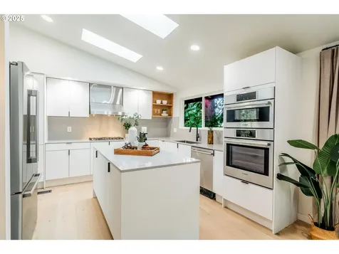 3075 SW 66th Court Portland OR 97225
