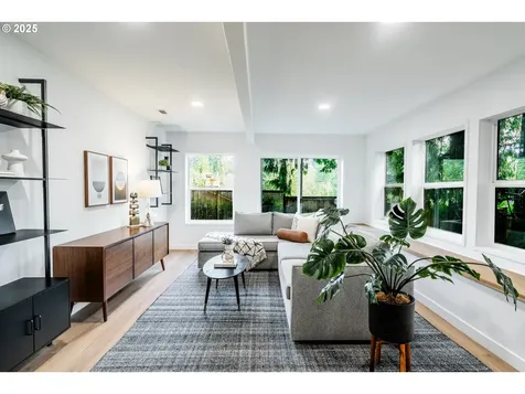 3075 SW 66th Court Portland OR 97225