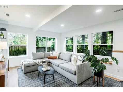 3075 SW 66th Court Portland OR 97225