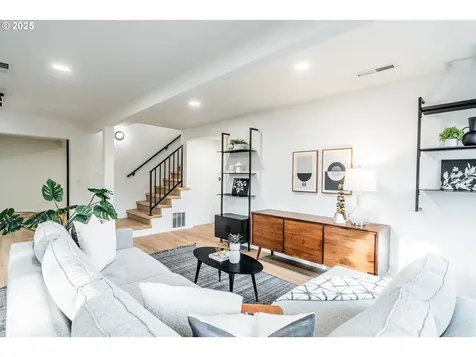3075 SW 66th Court Portland OR 97225