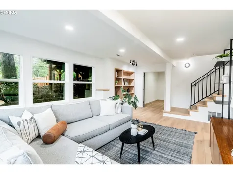 3075 SW 66th Court Portland OR 97225