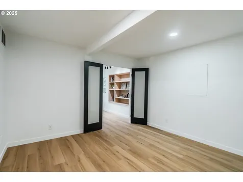 3075 SW 66th Court Portland OR 97225