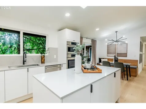 3075 SW 66th Court Portland OR 97225
