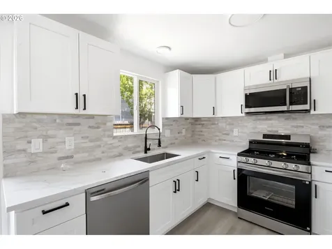 7563 SE Flavel Street Portland OR 97206