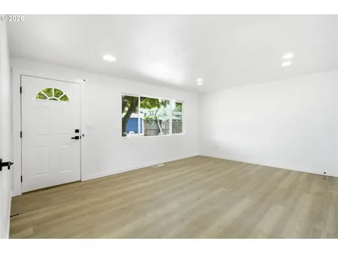 7563 SE Flavel Street Portland OR 97206