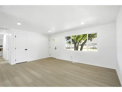 7563 SE Flavel Street Portland OR 97206