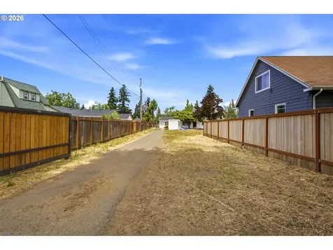 7563 SE Flavel Street Portland OR 97206