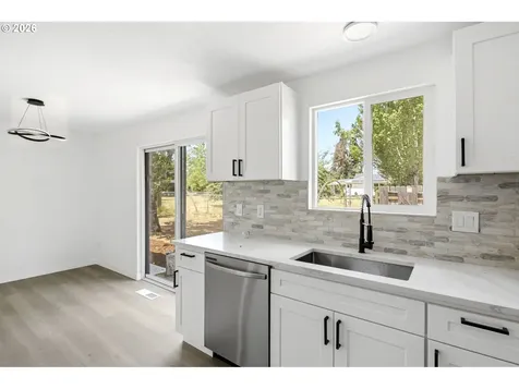 7563 SE Flavel Street Portland OR 97206