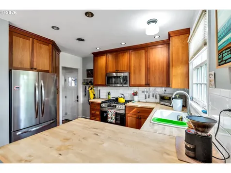 2005 N Blandena Street Portland OR 97217