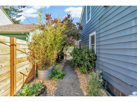 2005 N Blandena Street Portland OR 97217
