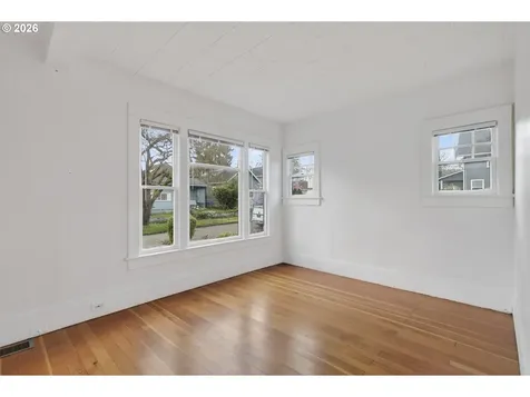 4857 NE 11th Avenue Portland OR 97211