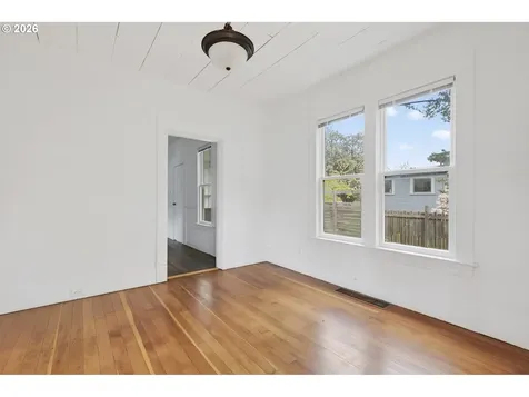 4857 NE 11th Avenue Portland OR 97211
