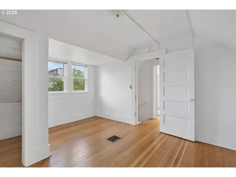 4857 NE 11th Avenue Portland OR 97211