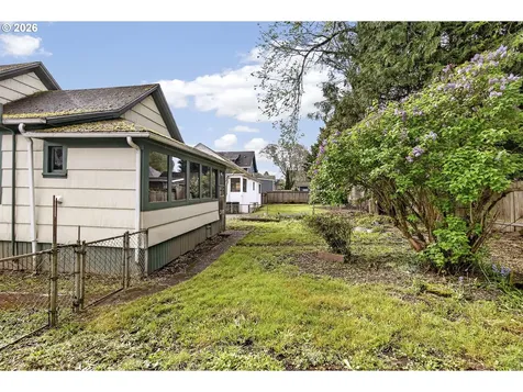 4857 NE 11th Avenue Portland OR 97211
