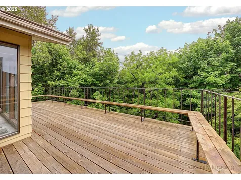6902 SW 2nd Avenue Portland OR 97219