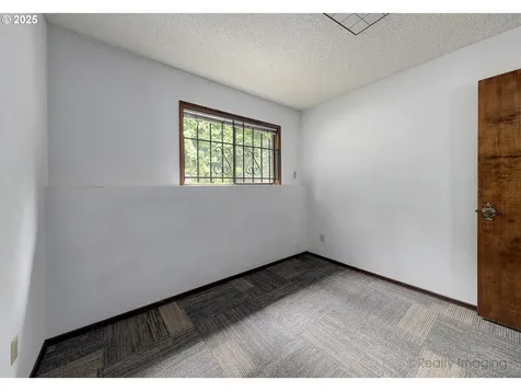 6902 SW 2nd Avenue Portland OR 97219