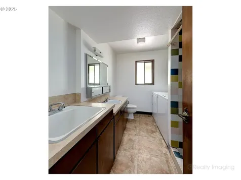 6902 SW 2nd Avenue Portland OR 97219