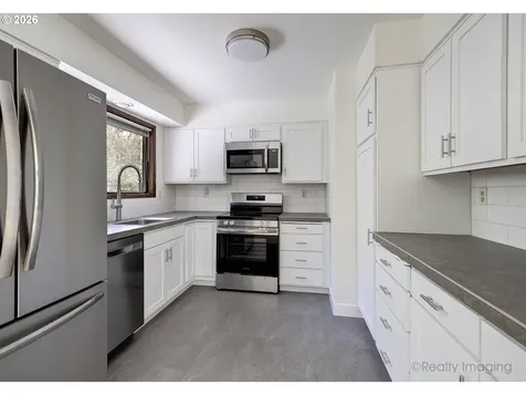 6902 SW 2nd Avenue Portland OR 97219