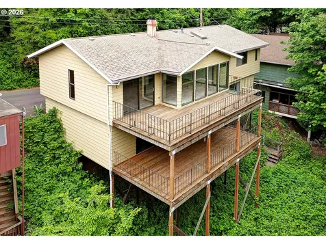 6902 SW 2nd Avenue Portland OR 97219