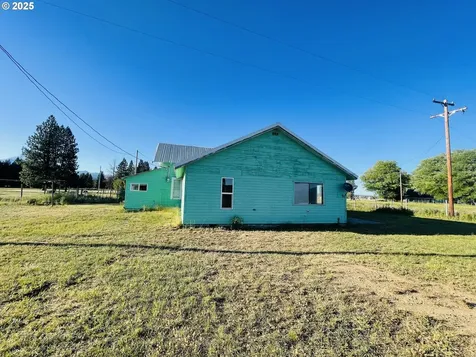 221 Lake Road Glenwood WA 98619