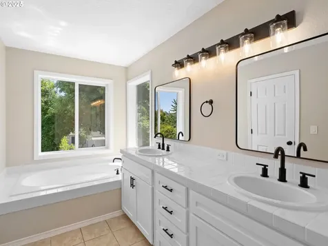 12576 NW Maplecrest Way Banks OR 97106