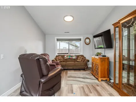 2436 Hickory Avenue Longview WA 98632