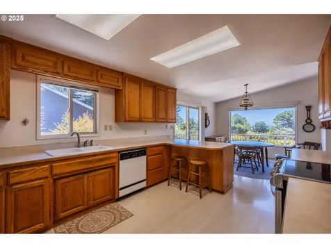 3230 Golf Links Road Bandon OR 97411