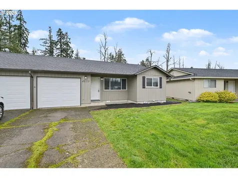4853 Elderberry Loop Springfield OR 97478