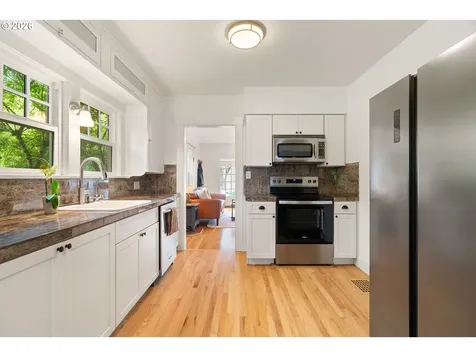 5504 SE Ankeny Street Portland OR 97215