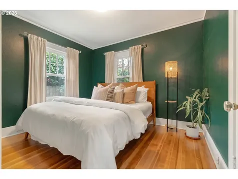 5504 SE Ankeny Street Portland OR 97215