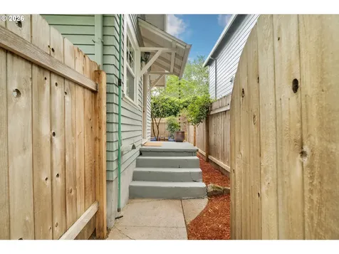 5504 SE Ankeny Street Portland OR 97215