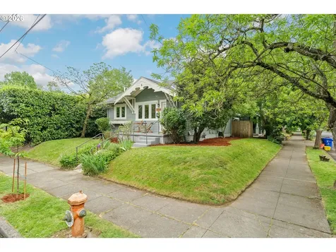 5504 SE Ankeny Street Portland OR 97215