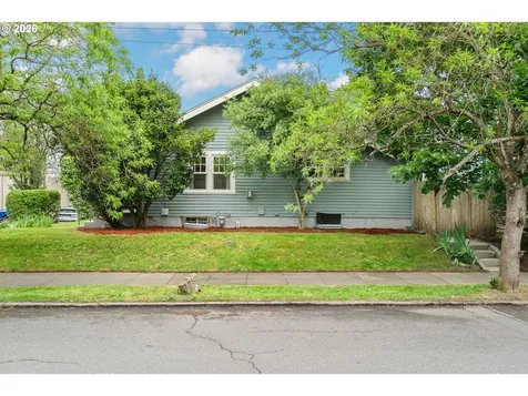 5504 SE Ankeny Street Portland OR 97215