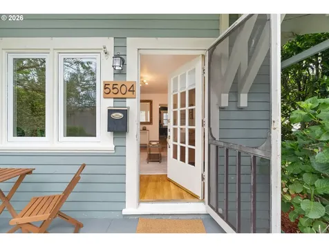 5504 SE Ankeny Street Portland OR 97215