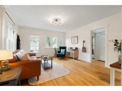 5504 SE Ankeny Street Portland OR 97215